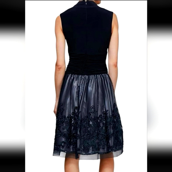 SLNY Women's Navy V-neck Embroidered Lace Sleeveless Formal Dress Size: 8 - Picture 2 of 13